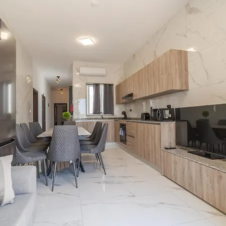 Beautiful 4br Penthouse With Large Terrace With Wifi *