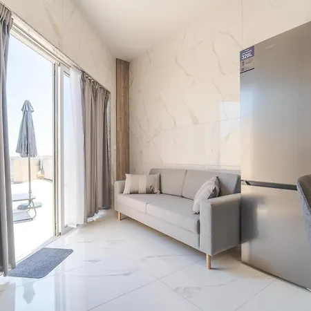 Beautiful 4br Penthouse With Large Terrace With Wifi Lägenhet Żabbar
