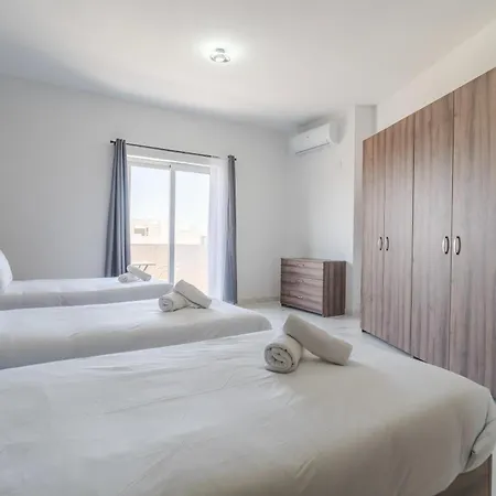 Lägenhet Beautiful 4br Penthouse With Large Terrace With Wifi Żabbar