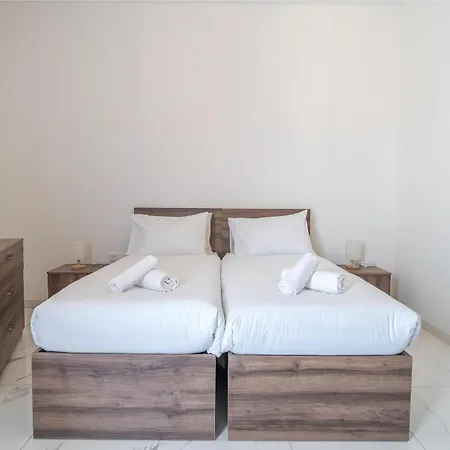 Beautiful 4br Penthouse With Large Terrace With Wifi Żabbar