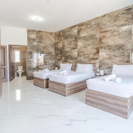 Beautiful 4br Penthouse With Large Terrace With Wifi * Żabbar