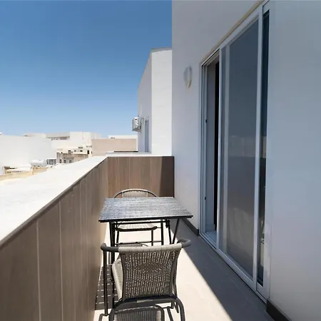 Lägenhet Beautiful 4br Penthouse With Large Terrace With Wifi Żabbar