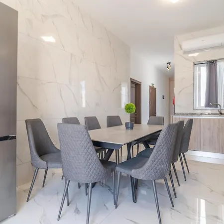 Beautiful 4br Penthouse With Large Terrace With Wifi Διαμέρισμα
