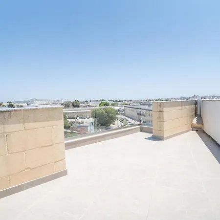 Beautiful 4br Penthouse With Large Terrace With Wifi Żabbar