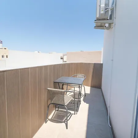 Apartman Beautiful 4br Penthouse With Large Terrace With Wifi Żabbar