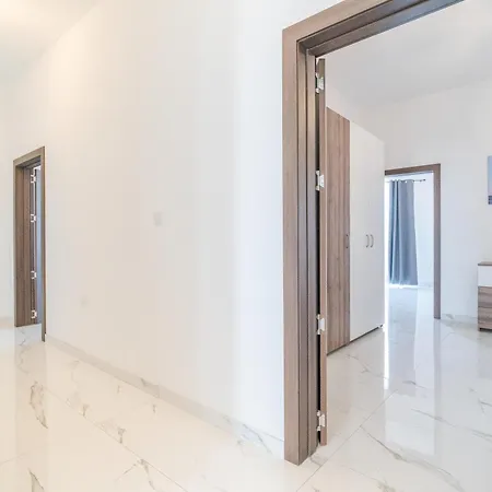 Apartman Beautiful 4br Penthouse With Large Terrace With Wifi Żabbar