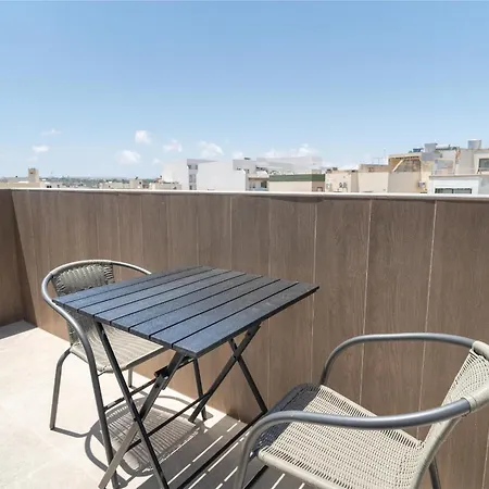 Beautiful 4br Penthouse With Large Terrace With Wifi * Żabbar