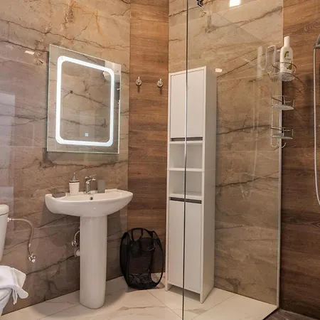 Beautiful 4br Penthouse With Large Terrace With Wifi Apartman *