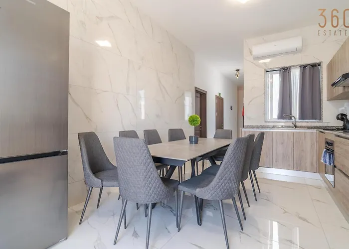 Beautiful 4br Penthouse With Large Terrace With Wifi Lejlighed