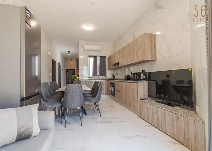 Beautiful 4br Penthouse With Large Terrace With Wifi *