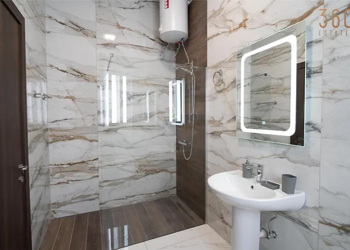 Beautiful 4br Penthouse With Large Terrace With Wifi Żabbar