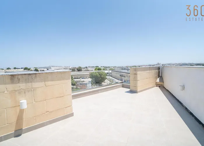 Beautiful 4br Penthouse With Large Terrace With Wifi Żabbar