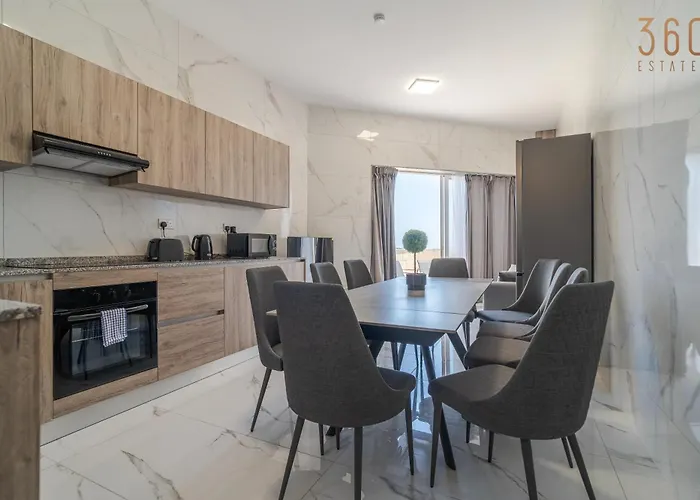 Beautiful 4br Penthouse With Large Terrace With Wifi * Żabbar