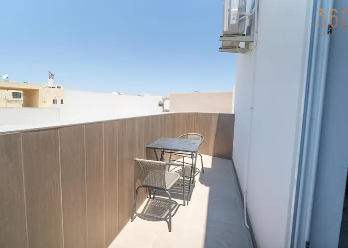 Lejlighed Beautiful 4br Penthouse With Large Terrace With Wifi Żabbar