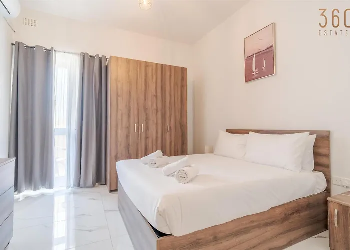 Lejlighed Beautiful 4br Penthouse With Large Terrace With Wifi Żabbar