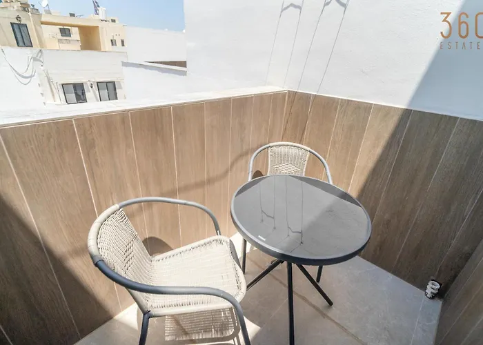 Beautiful 4br Penthouse With Large Terrace With Wifi Żabbar