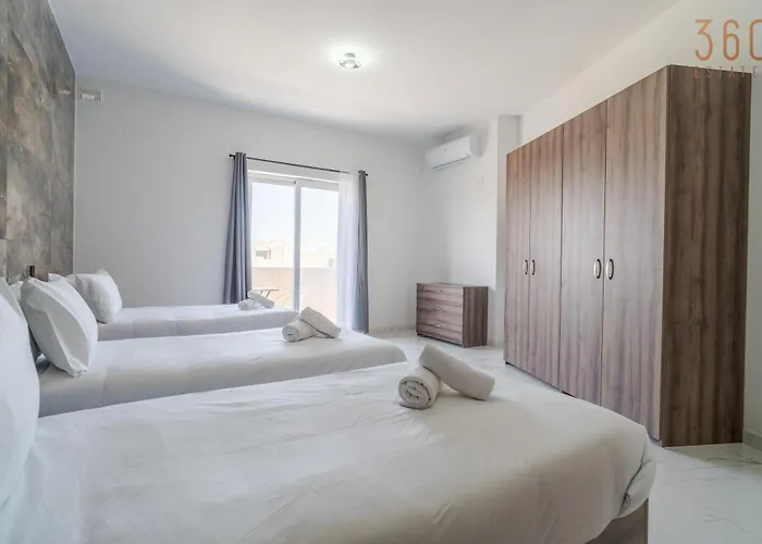 Lejlighed Beautiful 4br Penthouse With Large Terrace With Wifi Żabbar