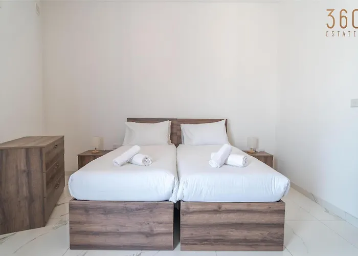 Beautiful 4br Penthouse With Large Terrace With Wifi Żabbar