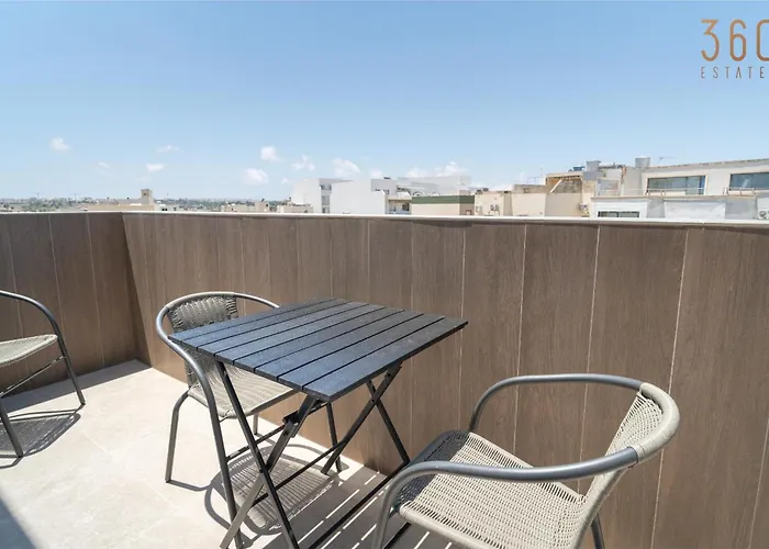 Beautiful 4br Penthouse With Large Terrace With Wifi * Żabbar