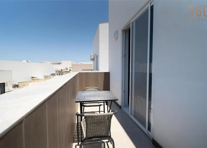 Lejlighed Beautiful 4br Penthouse With Large Terrace With Wifi Żabbar